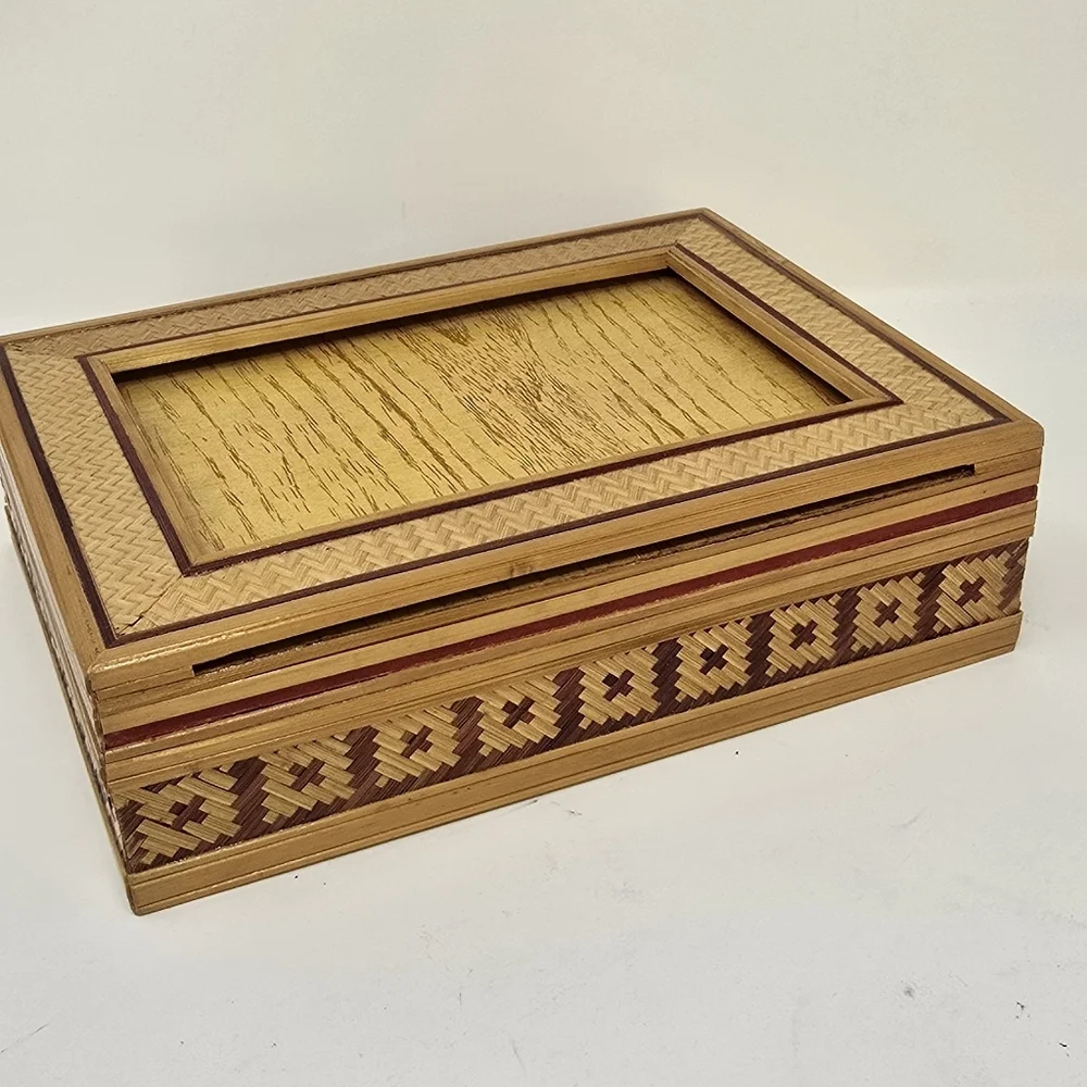 Vintage‎ straw bamboo marquetry trinket jewelry box red lining photo slot